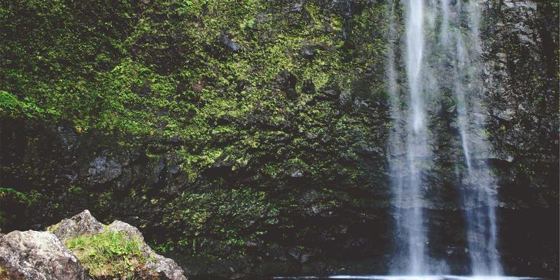 从信息门户到价值引擎：科技资讯与娱乐新闻平台如何实现深度知识服务转型