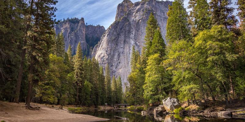 从娱乐新闻到深度资讯：综合资讯平台如何打破信息茧房，构建理性对话广场