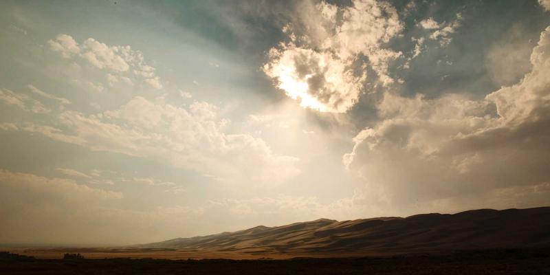 娱乐新闻与温馨治愈：综合资讯平台如何借PUGC短视频重塑内容生态