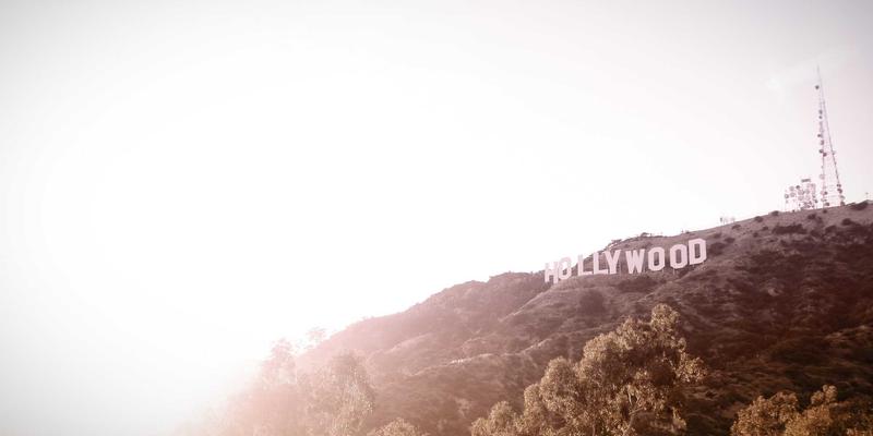 智能算法如何重塑你的资讯世界？深度解析AI在综合资讯与娱乐新闻推荐中的应用现状