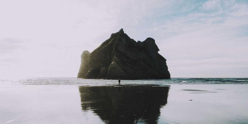综合资讯平台的版权困境与内容生态健康度评估：信息门户的生存挑战
